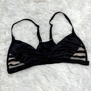 victoria’s secret super cute super soft bralette with illusion mesh panels